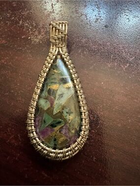 Handcrafted Multicolor Teardrop Stone Pendant in Gold-Tone Wire